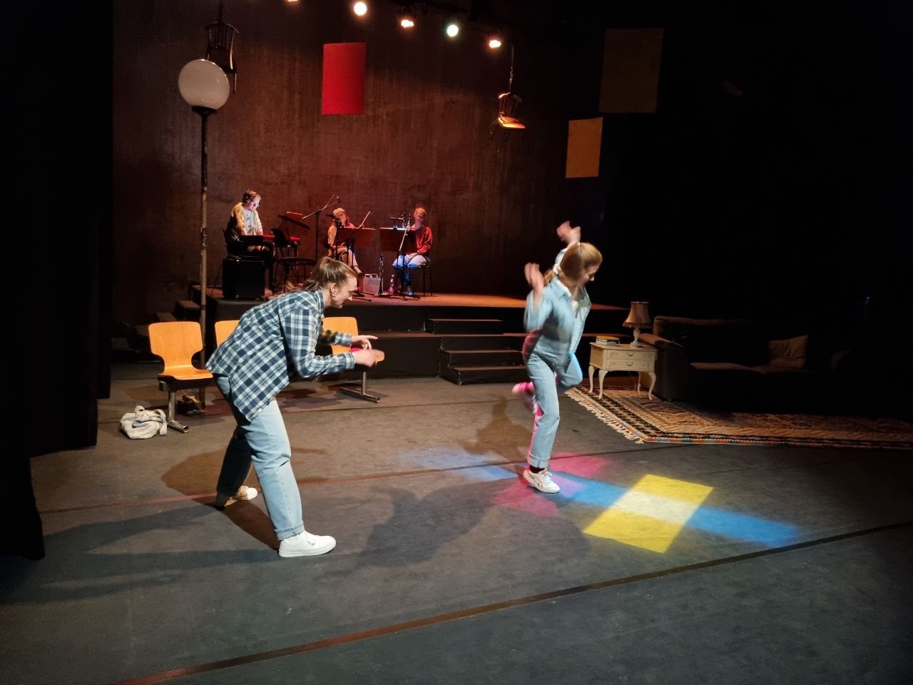 Tanzszene mit Band